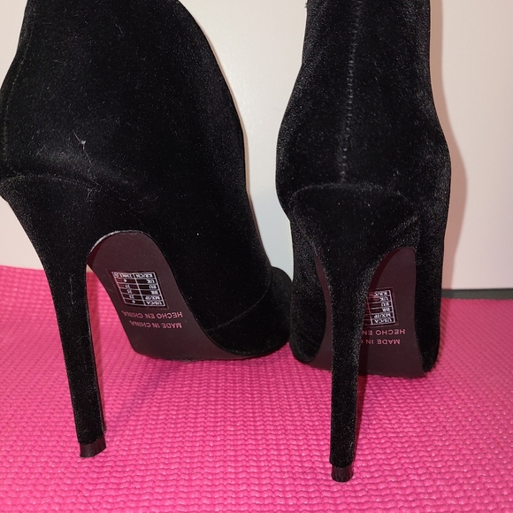 Black ankle boots - Picture 2 of 3